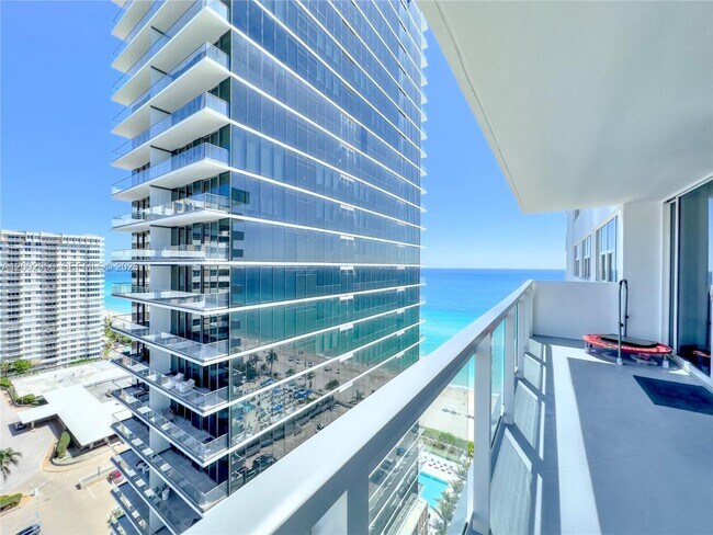 Building Photo - 2030 S Ocean Dr