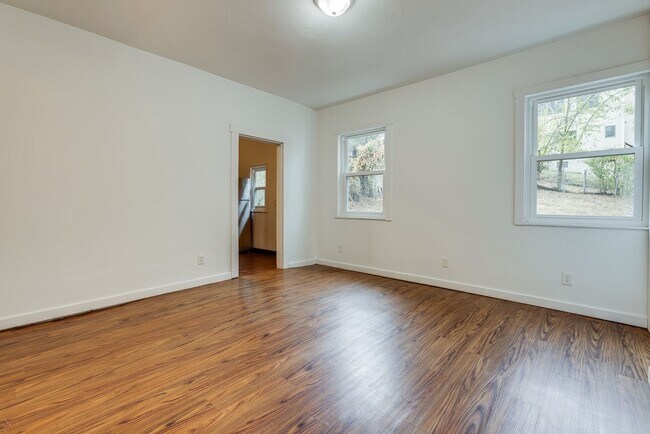 Building Photo - 10 Renwick St