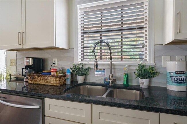 Building Photo - 942 Cadencia Way SW