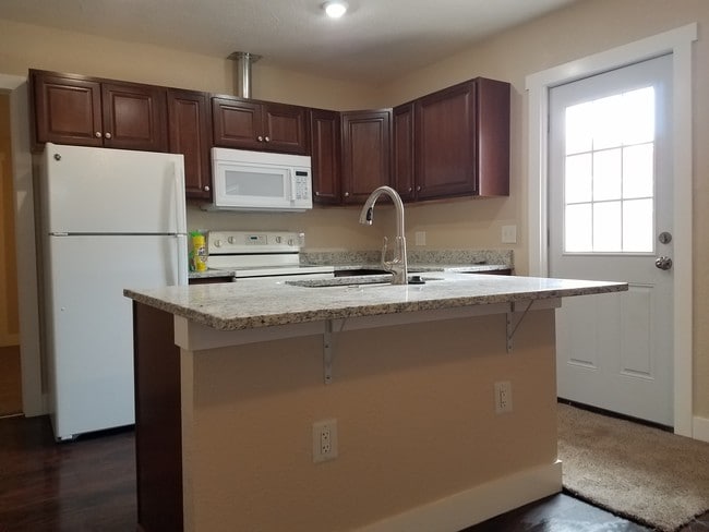 Building Photo - 32 N 9th Ave