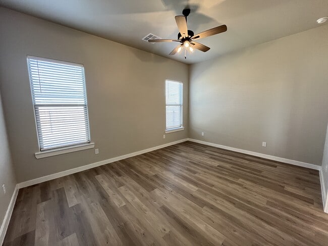 Building Photo - 3611 Urbana Pl