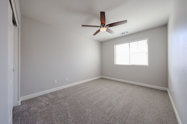Building Photo - 16039 N 19th Dr