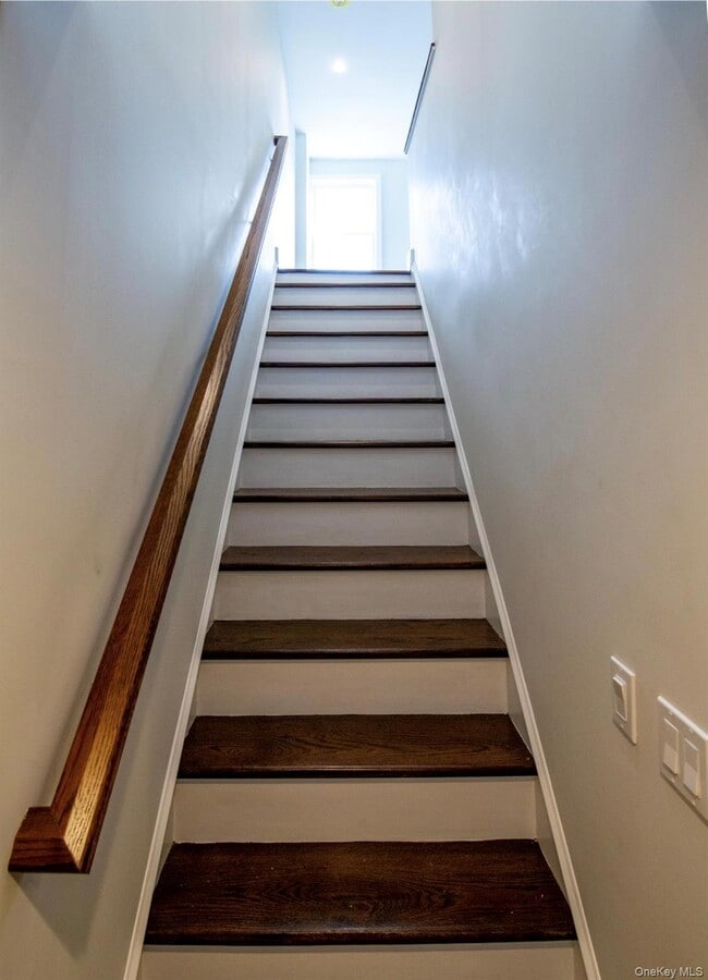 Building Photo - 3 Spring St