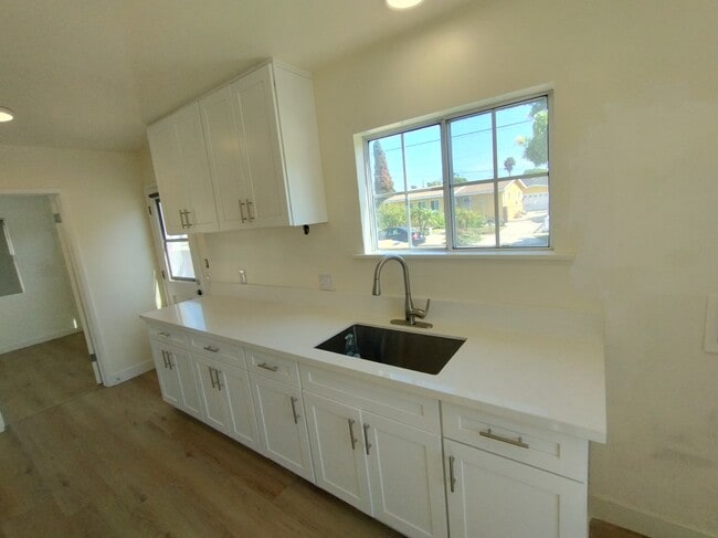 Building Photo - 21634 Linda Dr
