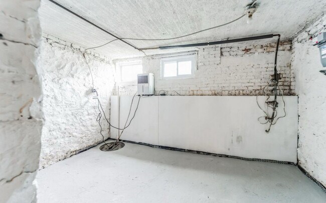 Building Photo - 2934 Clifton Park Terrace