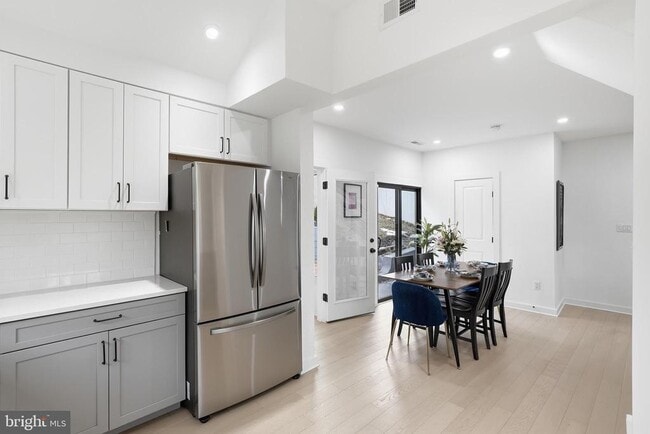 Building Photo - 2211 Franklin St NE