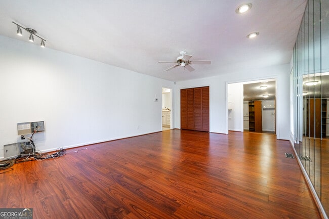 Building Photo - 3926 Clubland Dr