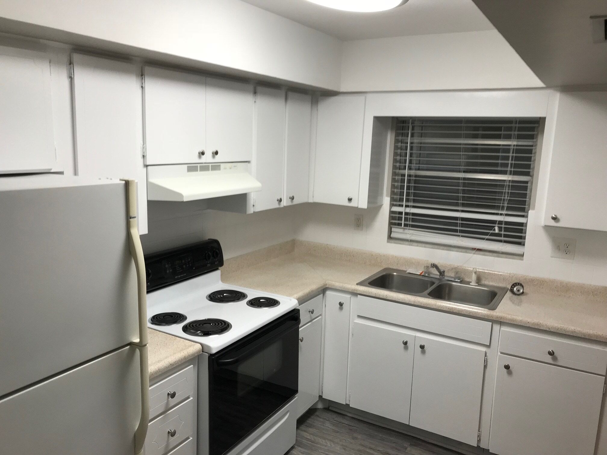 Building Photo - 2 Bed/2 Bath - Unit 9