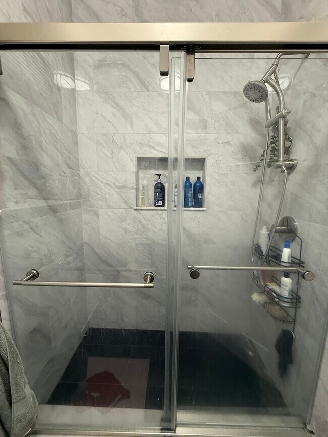 Building Photo - 12 W Chestnut St