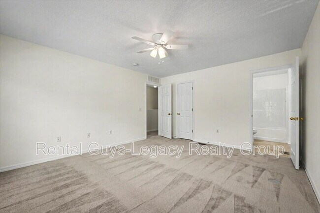 Building Photo - 7414 Palm Hills Dr