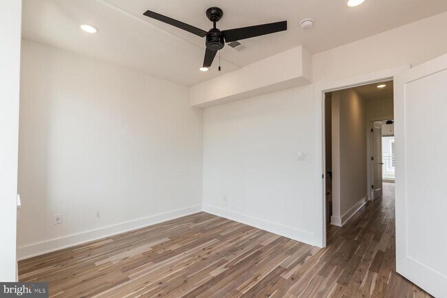 Building Photo - 2132 Berges St
