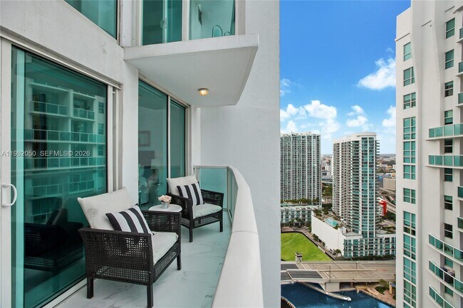 Building Photo - 41 SE 5th St