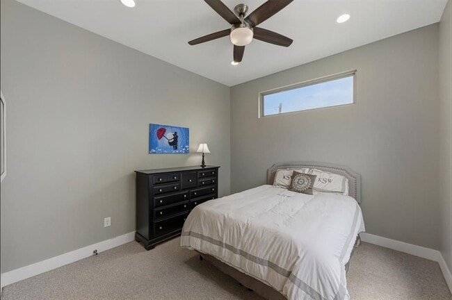 Building Photo - 1405 Camelot Cir