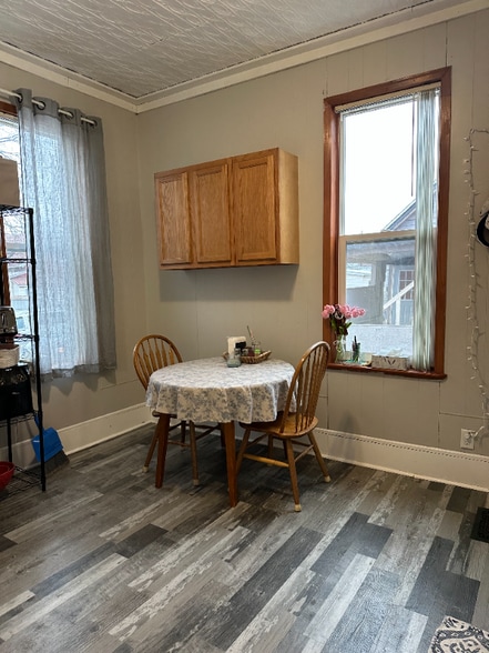 Building Photo - 1018 8th St S