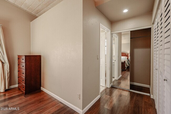 Building Photo - 5440 W Beryl Ave