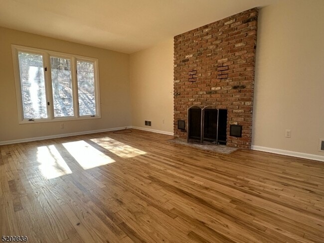 Building Photo - 54 Water St