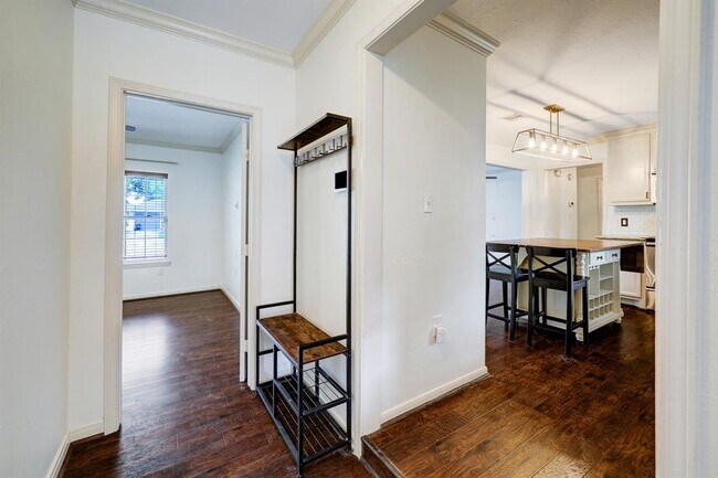 Building Photo - 2207 Stonecrest Dr