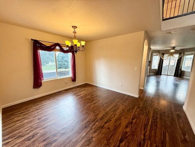 Building Photo - Stunning 4 bedroom/ 2.5 bath home with 2 car Attached Garage in Fort Collins, Colorado