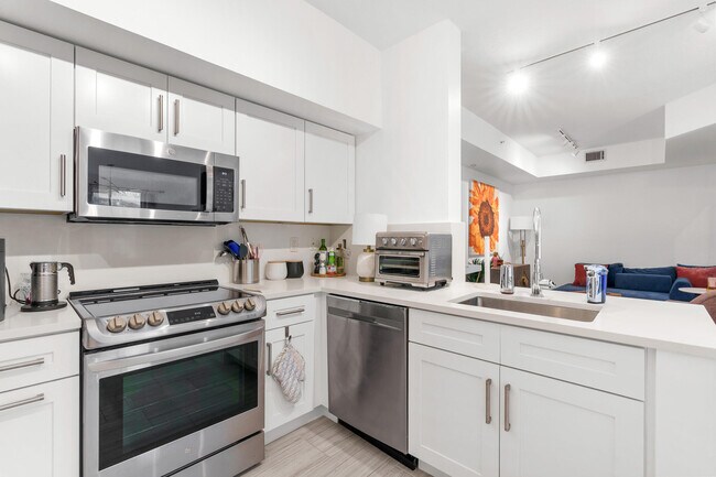 Building Photo - 255 NE 3rd Ave