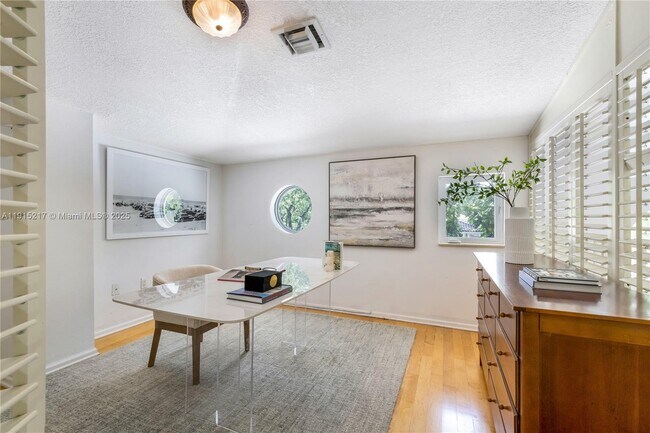 Building Photo - 8941 SW 65th Ct