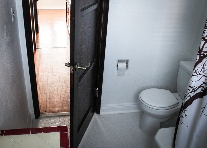 Building Photo - 4256 2nd Ave