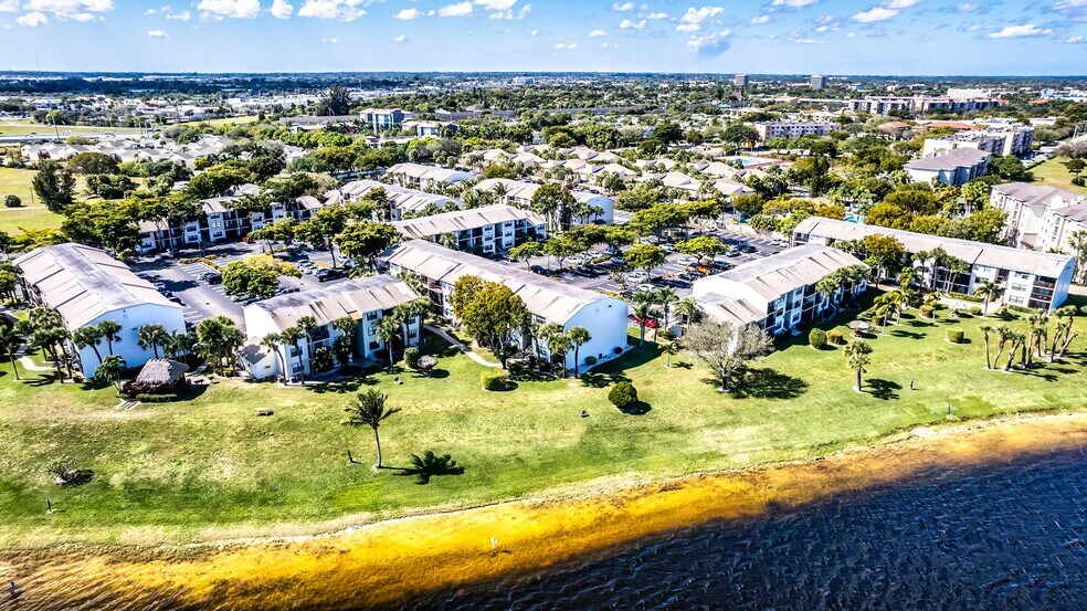 Bella Lago Vista 700760 Executive Center Dr West Palm Beach FL 33401