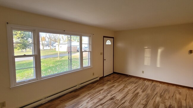 Building Photo - 433 Kenmore St