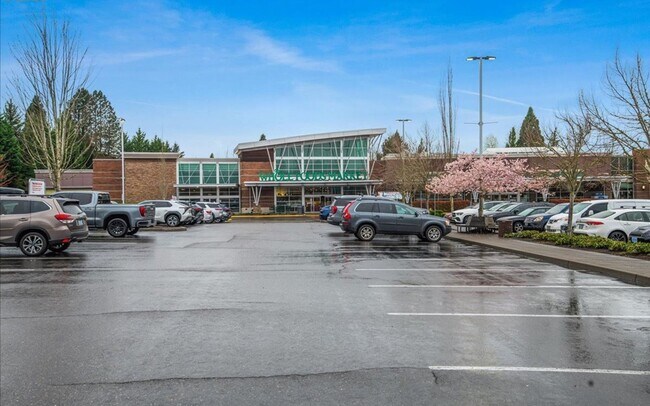Building Photo - Bright 2BR / 2BA End-Unit Tanasbourne Condo w/ High Ceilings, Gas Fireplace, Private Balcony + At...
