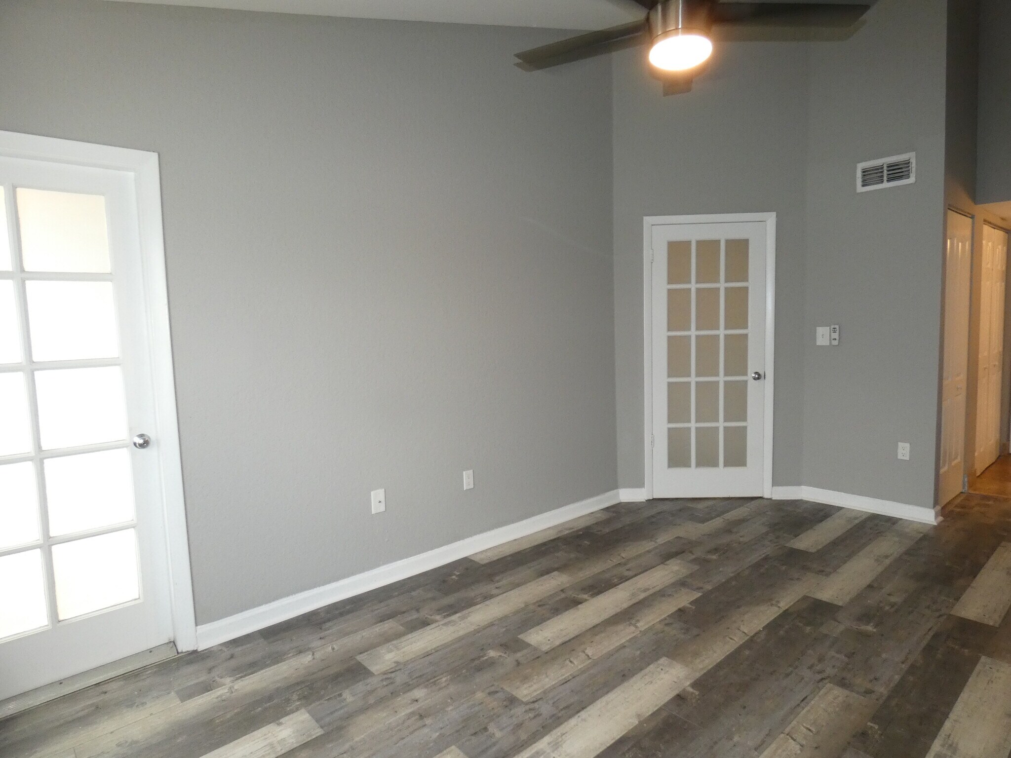 Building Photo - 2850 N Oakland Forest Dr