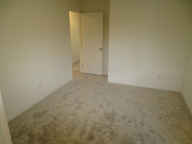 Building Photo - 2929 Gallarate Dr