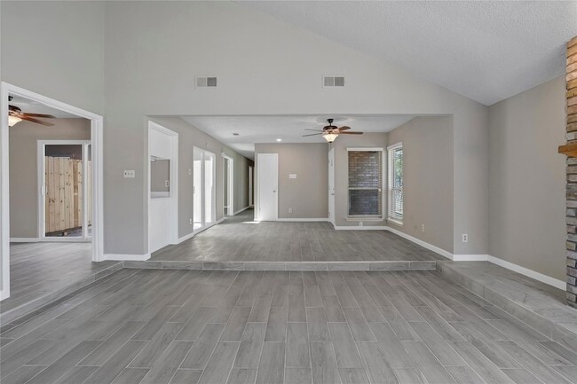 Building Photo - 9724 Summerwood Cir