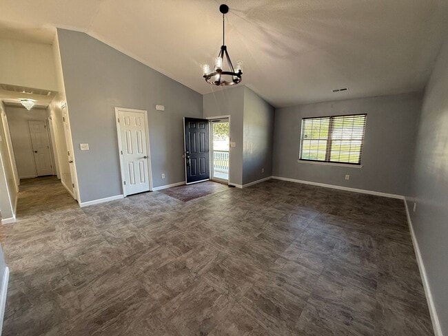 Building Photo - 3 bedroom, 2 bath House