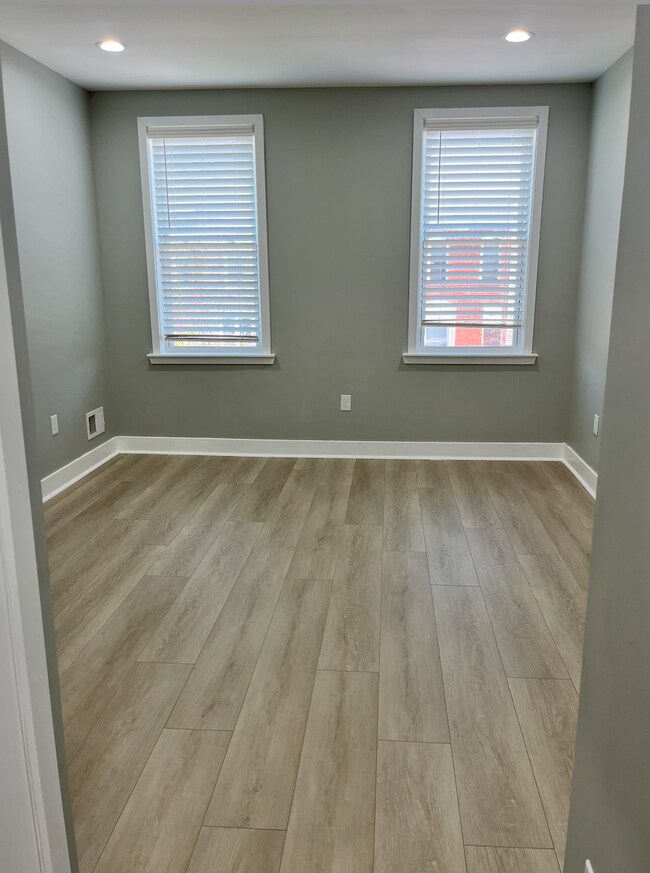 Master bedroom_photo #1 - 260 S Highland Ave