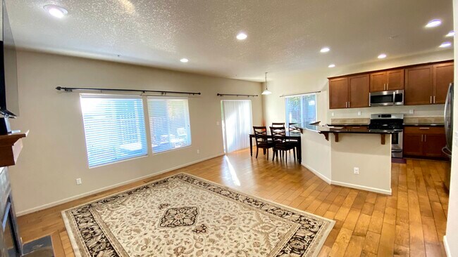 Building Photo - 10690 NW Jordan Ln