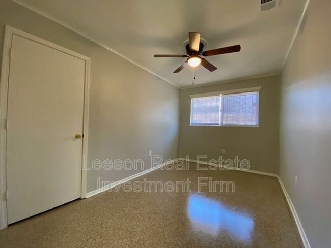 Building Photo - 217 N Emerald Loop