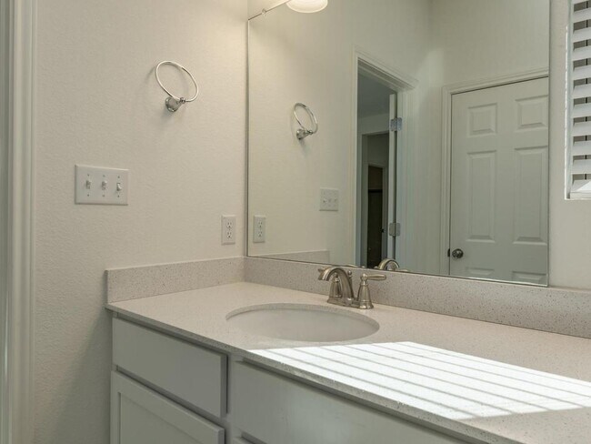 Building Photo - 9113 Garnet Dr