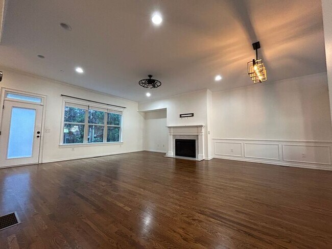 Building Photo - 951 Opelousas Way