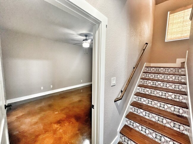 Building Photo - Gorgeous Custom-Built Home in Gated Commun...