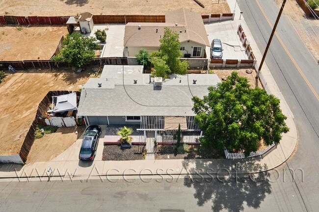Building Photo - 402 Davis St