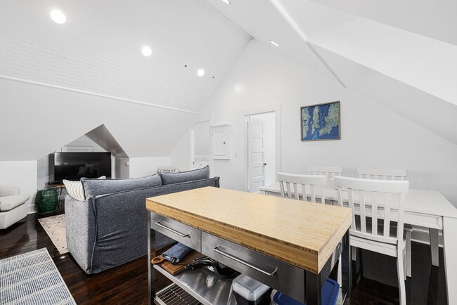 Building Photo - 8 Brenton Rd