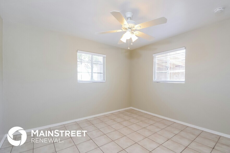 Building Photo - 4501 E 24th St