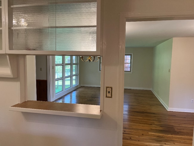 Building Photo - 320 Hampton Dr