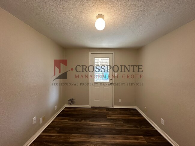 Building Photo - Available Now! 2 Bedroom 1 Bath Across fro...