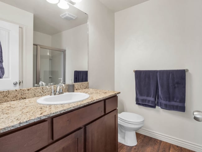 Building Photo - 4 Bed/2.5 Bathroom home in Woods Cross