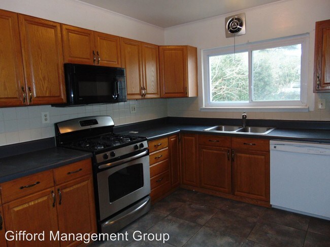 Building Photo - 5 br, 3 bath House - 4116 Gosnold Ave