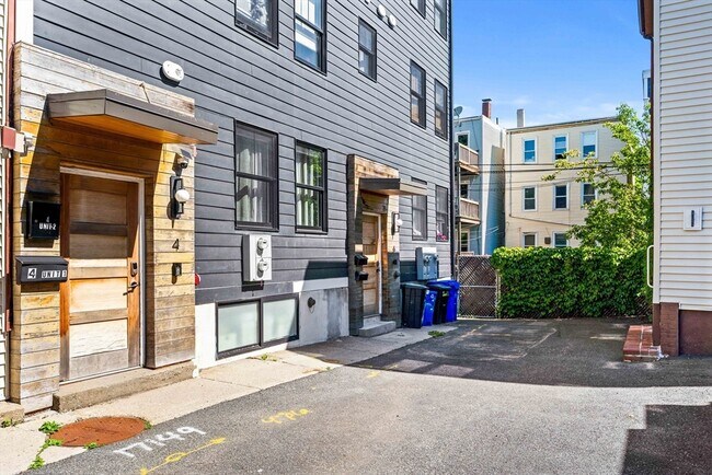 Building Photo - 4 Everett Pl