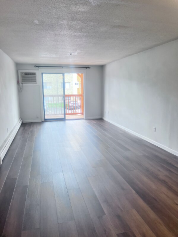 Building Photo - 8 Lancelot Court