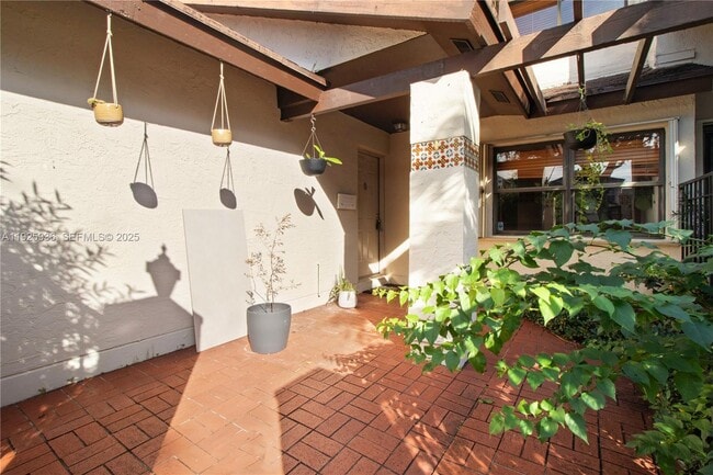 Building Photo - 10161 SW 137th Ct