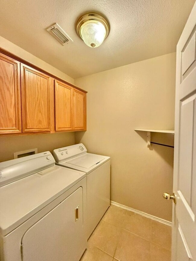 Building Photo - 3 Bedroom, 2 Bathroom Home in Lindale!