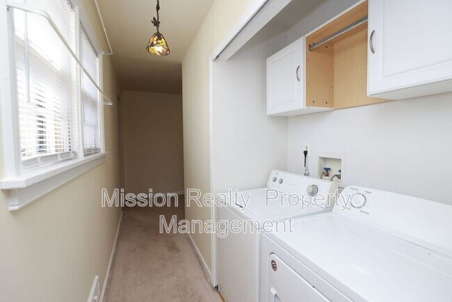 Building Photo - 8707 Mapleton Rd